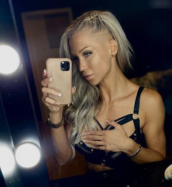 Janina DeVil