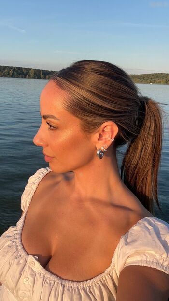 Jennifer Saro