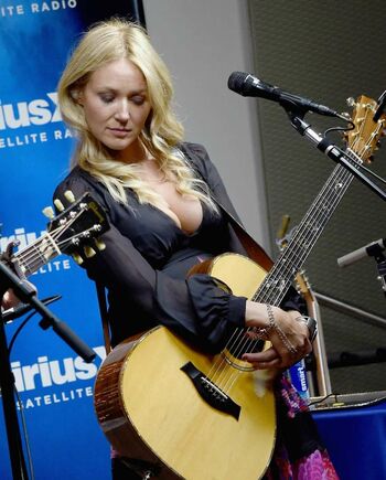 Jewel Kilcher