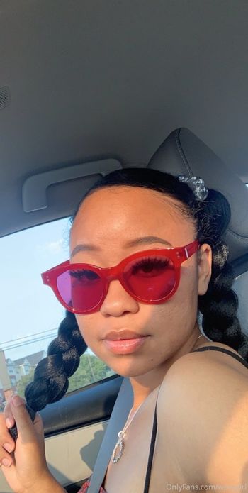 jhenecurious