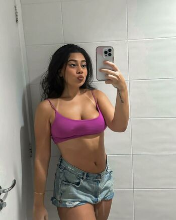 Julia Alvarenga