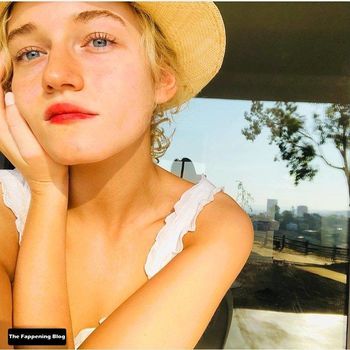 Julia Garner