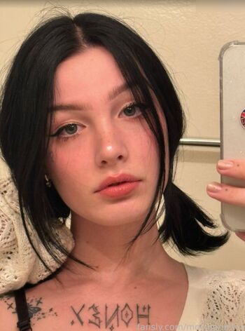 Julia Molligan | molliganbitch