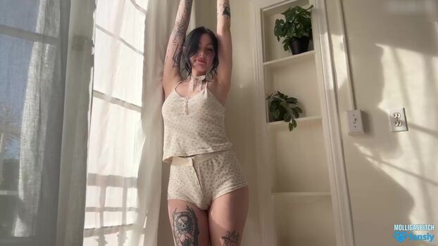 Julia Molligan | molliganbitch