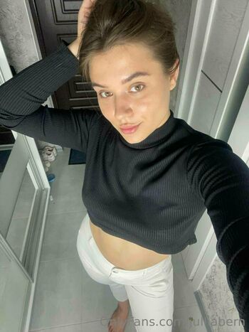 julia_white