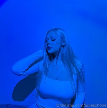 julieschone
