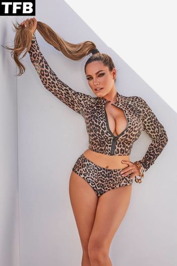Kelly Brook