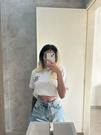 Kimberly Aroa