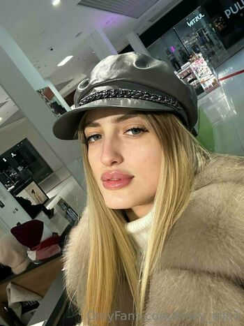 kinky_ella1
