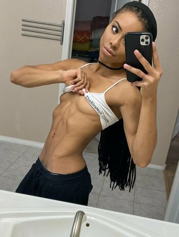 Kira Noir