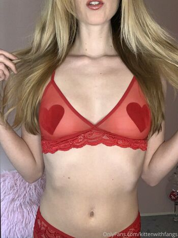 kittenwithfangsfree