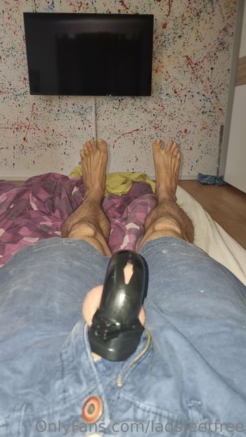 ladsfeetfree