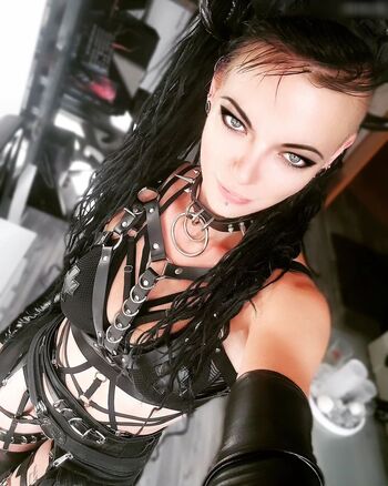 Lady_denight_official