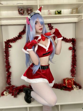lady_pizza_hug