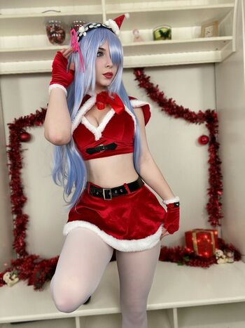 lady_pizza_hug