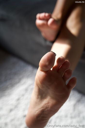 Ladyj_feet