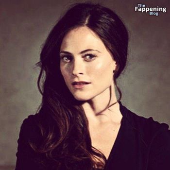 Lara Pulver