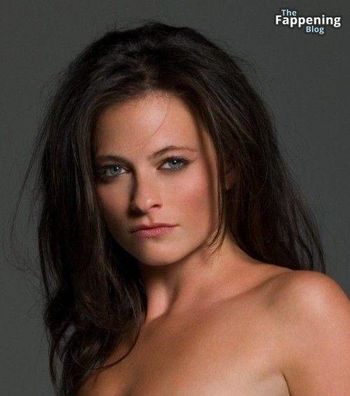 Lara Pulver