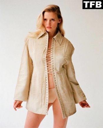Lara Stone
