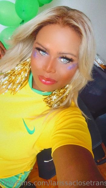 Larissa Close