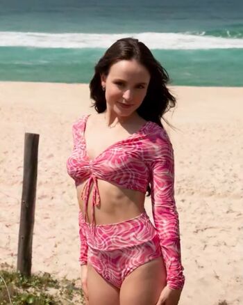 Larissa Manoela
