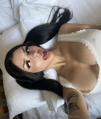 Laura Waifuu