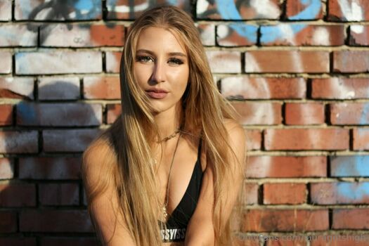 lauragetshigh