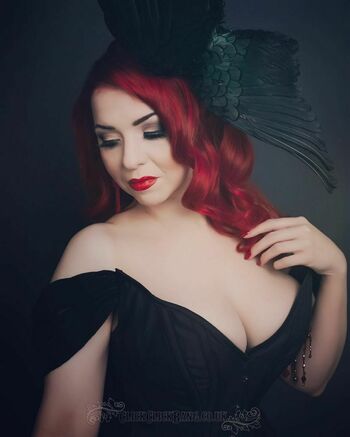 Le Curvy Kitten