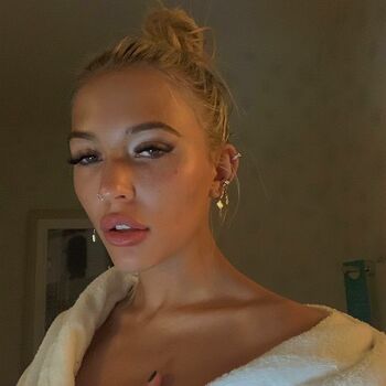 Lennon Stella