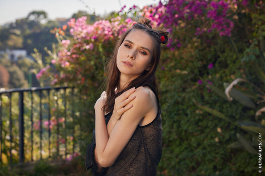 Leona Mia