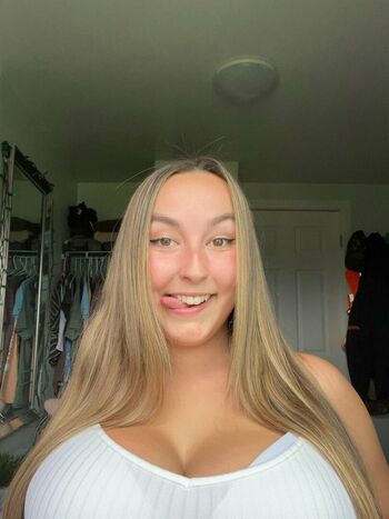 Lexi Thomas