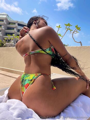 lightskinkim