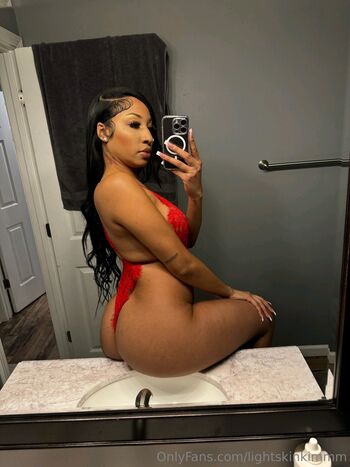 lightskinkim