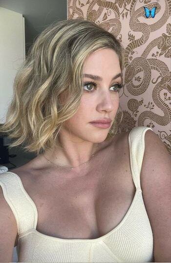 Lili Reinhart