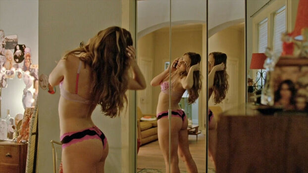 Lili Simmons