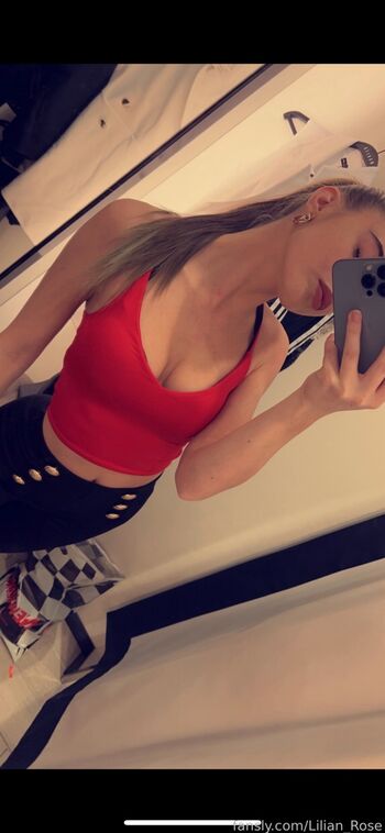 Lilian_Rose