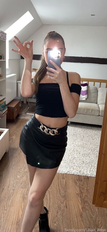 Lilian_Rose