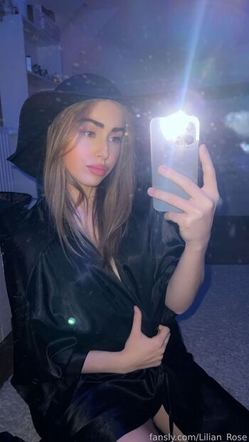 Lilian_Rose