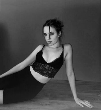 lily_virgin_girl