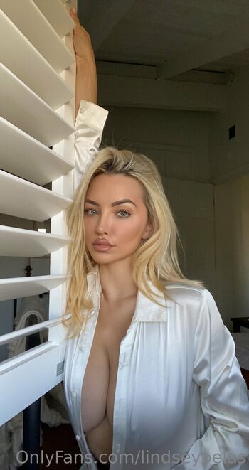 Lindsey Pelas