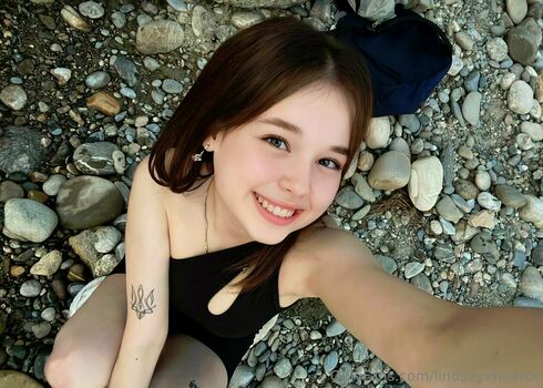 lindseyxheartx