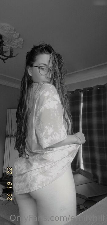 Littlee33 - Emily Hill