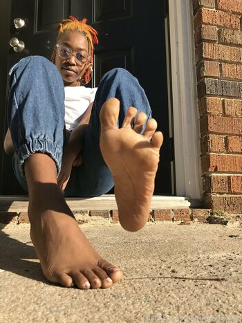 littleebonyfeet