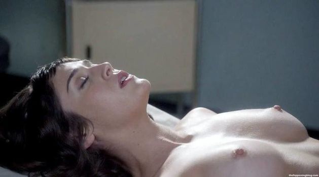 Lizzy Caplan