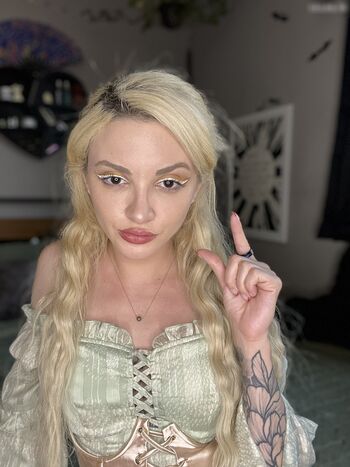 Lola Fae