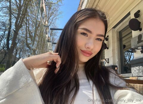 lovely_lilly_me