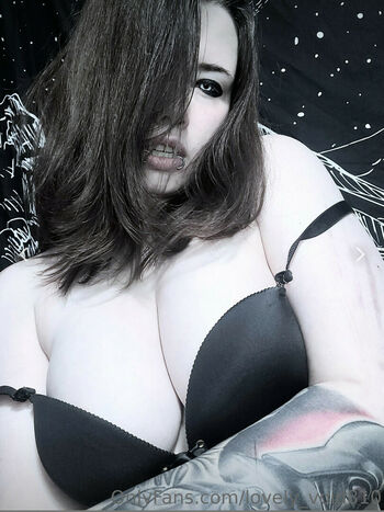 Lovely_Void810