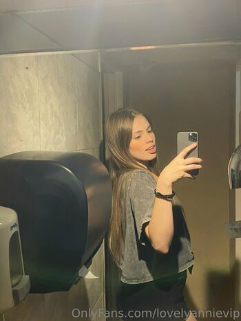 lovelyanniequinn