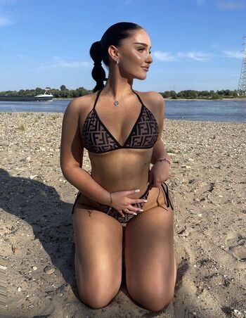 Luana He