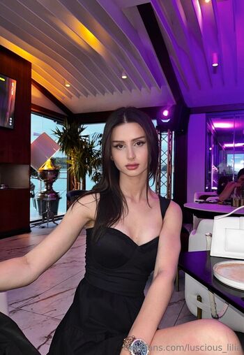 luscious_lilia